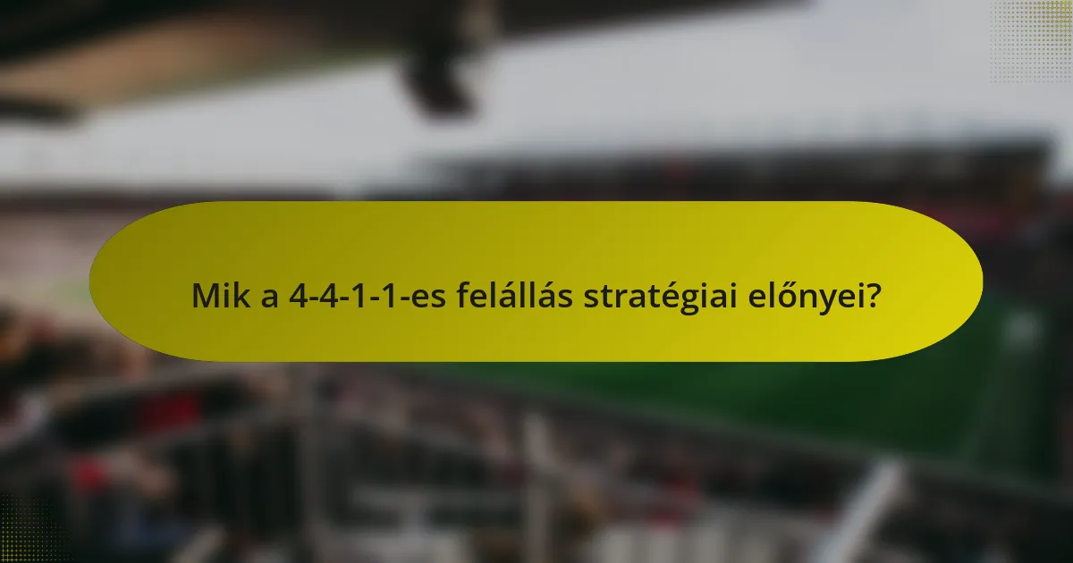 Mik a 4-4-1-1-es felállás stratégiai előnyei?